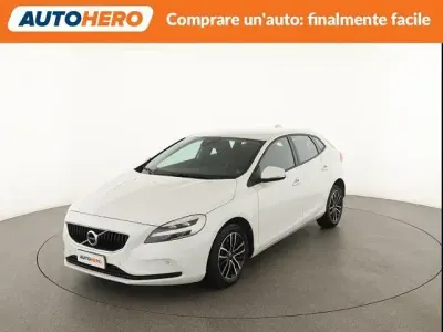 Usata Volvo V40 Plus 122 CV (89 kW) 2018 Bianco Berlina
