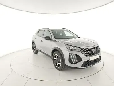 Usata Peugeot 2008 Allure 101 CV (74 kW) 2025 Argento SUV