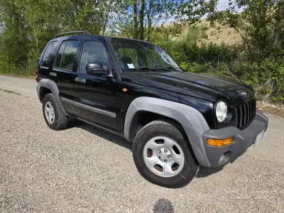 Usata Jeep Cherokee Sport 143 CV (105 kW) 2004 Nero SUV