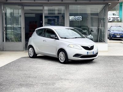 Usata Lancia Ypsilon 69 CV (50 kW) 2017 Grigio Utilitaria