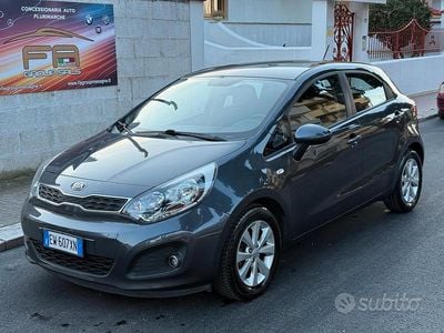 Usata Kia Rio 75 CV (55 kW) 2014 Grigio Berlina