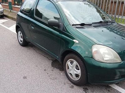 Usata Toyota Yaris 2000 Berlina