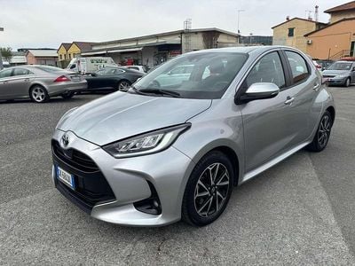 Usata Toyota Yaris Hybrid Trend 92 CV (67 kW) 2022 Argento Berlina