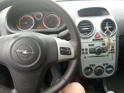 Usata Opel Corsa Cosmo 75 CV (55 kW) 2011 Bianco Utilitaria