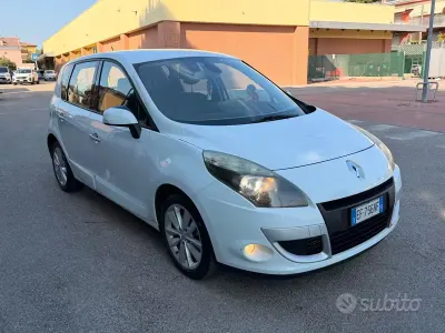 Usata Renault Scénic III 110 CV (80 kW) 2011 Bianco Monovolume
