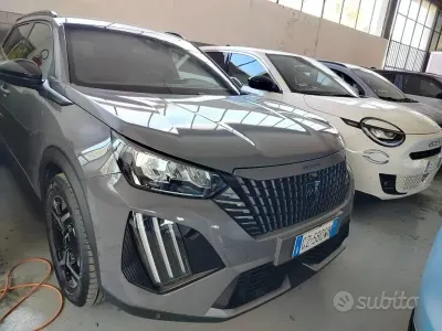 Usata Peugeot 2008 Allure 101 CV (74 kW) 2025 Grigio SUV