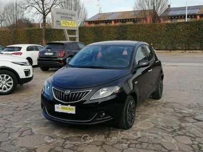 Usata Lancia Ypsilon Gold 69 CV (50 kW) 2023 Nero Utilitaria