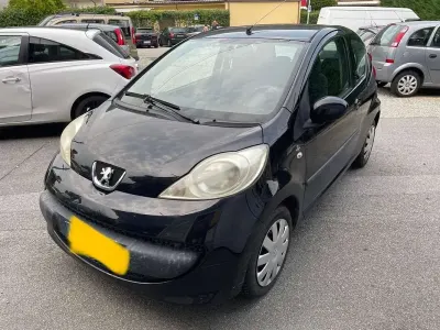 Usata Peugeot 107 77 CV (56 kW) 2006 Utilitaria