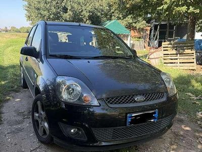 Usata 2007 Ford Fiesta Ghia Utilitaria | 2000 € (Ottimo prezzo)