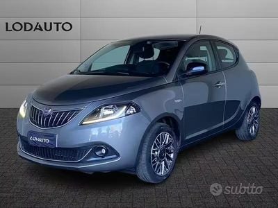 Usata Lancia Ypsilon Gold 70 CV (51 kW) 2022 Grigio Utilitaria