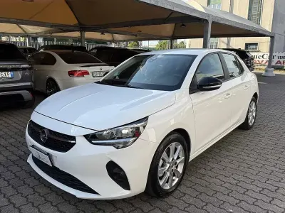 Usata Opel Corsa Edition 102 CV (75 kW) 2023 Bianco / pastello Utilitaria