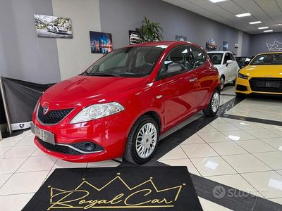 Usata Lancia Ypsilon Silver 69 CV (50 kW) 2016 Rosso Utilitaria
