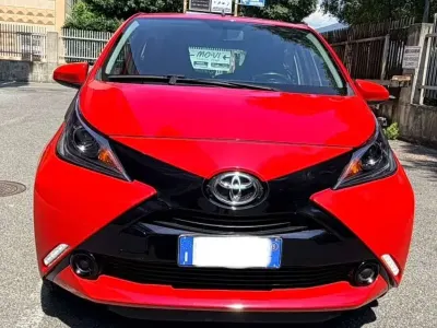 Usata Toyota Aygo X-play 69 CV (50 kW) 2015 Rosso Utilitaria