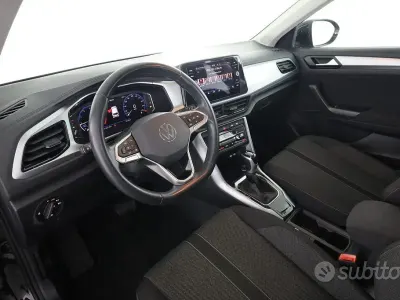 Usata VW T-Roc Life 150 CV (110 kW) 2023 Nero SUV