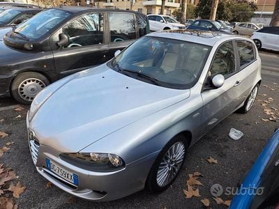 Usata Alfa Romeo 147 120 CV (88 kW) 2007 Grigio Utilitaria