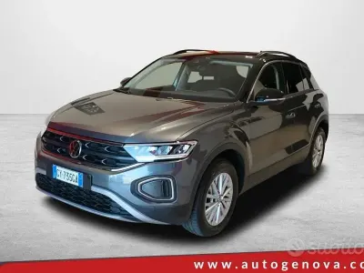 Usata VW T-Roc Life 116 CV (85 kW) 2025 Grigio SUV
