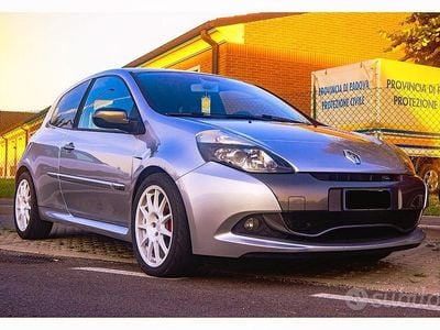 Käytetty Renault Clio II R.S. 203 HP (149 kW) 2010 Sedan