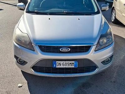 Begagnad Ford Focus 2008 Grå Sedan
