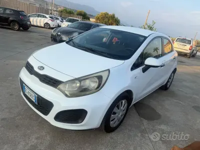 Usata Kia Rio EX 85 CV (62 kW) 2012 Bianco Berlina