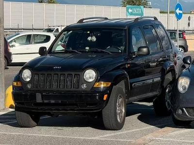 Usado Jeep Cherokee 163 CV (119 kW) 2008 Negro SUV