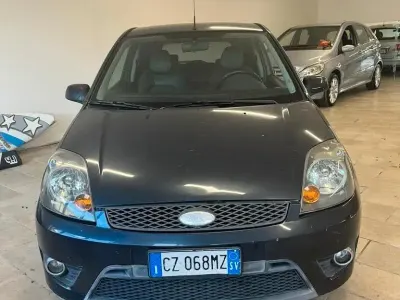 Usata Ford Fiesta S 90 CV (66 kW) 2006 Grigio Utilitaria