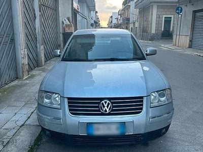 Usata VW Passat 130 CV (95 kW) 2000 Grigio Berlina