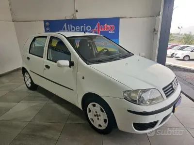 Usata Fiat Punto Active 69 CV (50 kW) 2004 Bianco Utilitaria