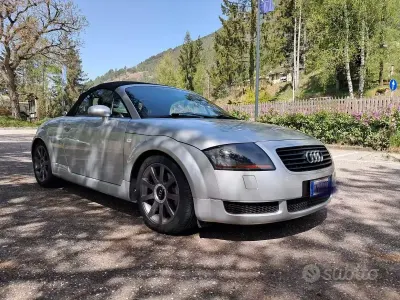 Usata Audi TT Roadster 179 CV (131 kW) 1999 Grigio Cabrio