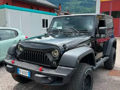 Usata Jeep Wrangler Unlimited Rubicon 200 CV (147 kW) 2011 Nero SUV