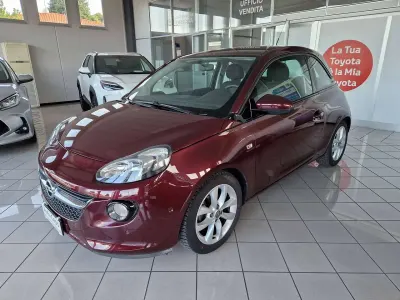Usata Opel Adam Rocks 69 CV (50 kW) 2015 Rosso Utilitaria