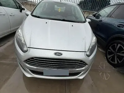 Usata Ford Fiesta 85 CV (62 kW) 2014 Grigio Utilitaria
