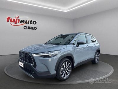 Usata Toyota Corolla Cross Trend 140 CV (102 kW) 2025 Cement grey SUV