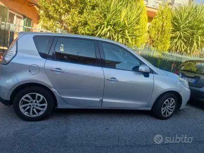 Usata Renault Scénic III 106 CV (77 kW) 2014 Grigio Monovolume