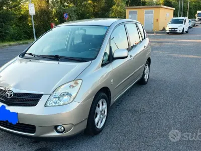 Usata Toyota Corolla Verso 110 CV (80 kW) 2003 Grigio Monovolume