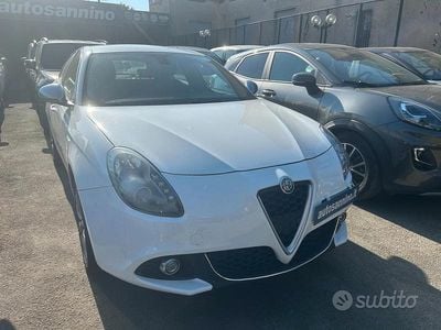 Usata Alfa Romeo Giulietta Distinctive 120 CV (88 kW) 2016 Bianco Utilitaria