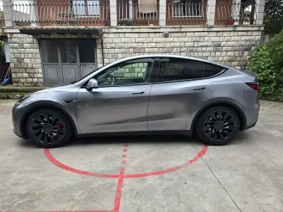 Usata Tesla Model Y Performance 338 kW (460 CV) 2023 Argento SUV