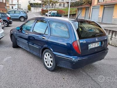 Begagnad Lancia Lybra 116 HK (85 kW) 2002 Blå Kombi