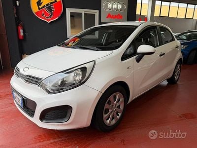 Usata Kia Rio LX 75 CV (55 kW) 2012 Bianco Berlina
