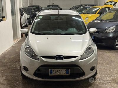Usata Ford Fiesta Titanium 92 CV (67 kW) 2010 Grigio Berlina