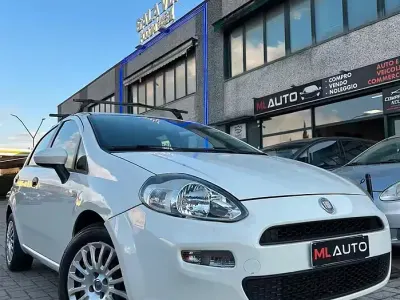 Usata Fiat Punto Lounge 77 CV (56 kW) 2012 Bianco Utilitaria