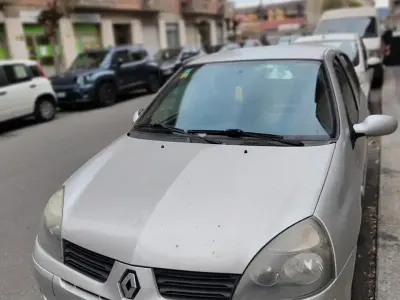 Usata Renault Clio 75 CV (55 kW) 2005 Grigio Utilitaria