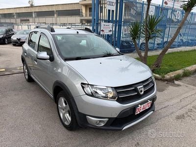 Usata Dacia Sandero Stepway 90 CV (66 kW) 2016 Grigio Berlina