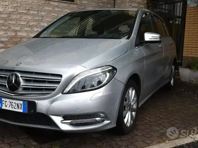 Gebraucht Mercedes B180 Premium 109 PS (80 kW) 2014 Grau Van / Kleinbus