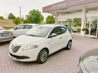 Usata Lancia Ypsilon Gold 69 CV (50 kW) 2012 Bianco Utilitaria