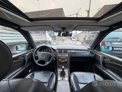 Usata Mercedes E200 Avantgarde 186 CV (136 kW) 1998 Blu Berlina