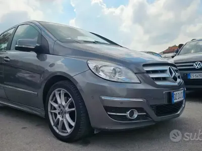 Usata Mercedes 200 109 CV (80 kW) 2009 Grigio Utilitaria