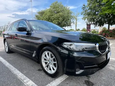 Usata BMW 520 Luxury Line 190 CV (139 kW) 2022 Nero Station wagon