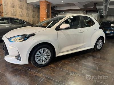 Usata Toyota Yaris Active 72 CV (52 kW) 2023 Bianco Utilitaria