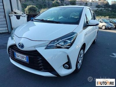 Usata Toyota Yaris Hybrid Active 73 CV (53 kW) 2019 Bianco Berlina