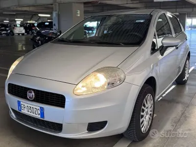 Usata Fiat Grande Punto 69 CV (50 kW) 2013 Grigio Utilitaria